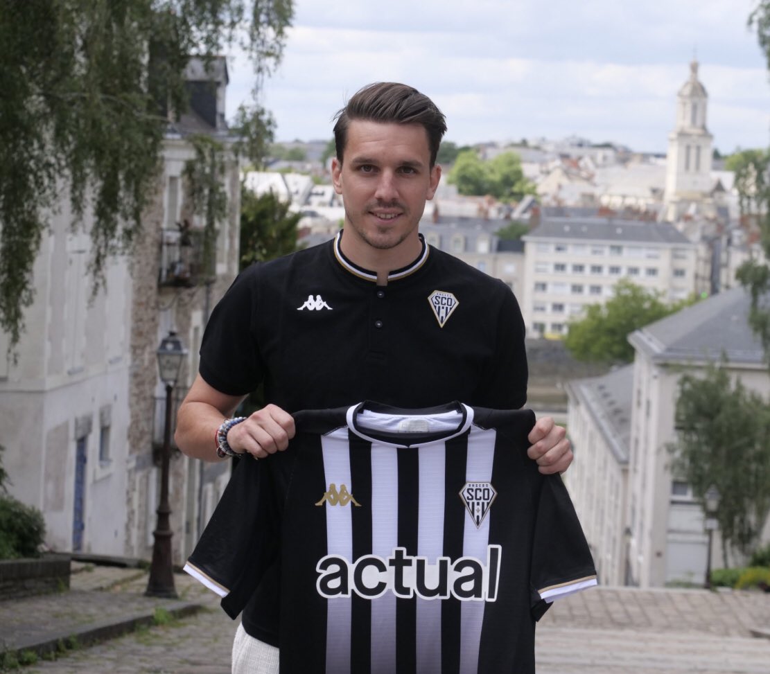 Partenaire de notre Téléthon depuis de nombreuses années <a href="/AHunou/">Adrien Hunou</a> nous offre son maillot #23 dédicacé <a href="/AngersSCO/">Angers SCO</a> 🔥
Il sera vendu aux enchères au profit de l’AFM Téléthon ici en MP à partir du 18 novembre 🙏✍️👏👍🔥
Merci Adrien ✌️😉