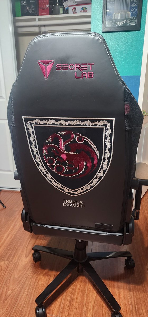 MoonPrincess989's tweet photo. My new gaming chair arrived and I love it!!! @secretlabchairs , you guys did an amazing job! #HouseOfTheDragon    #secretlabchair 

Thx u so much honey, @eloek23 , for helping me setting it up. 😊😊😊😁😁😁 https://t.co/P4mDcsJPC0