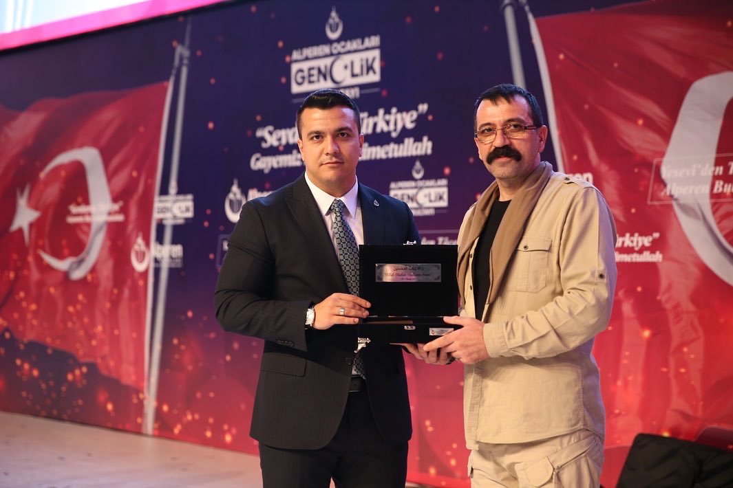 Samet_Bagci's tweet photo. Programımızda bizleri yalnız bırakmayıp çok güzel eserlerle gönüllerimizi bir kez daha fetheden; ülkemizin değerli sesleri Esat Kabaklı, Ozan Erhan Çerkezoğlu, Serdar Tuncer ve Azerin’e bir kere daha teşekkürlerimi sunuyorum. 

@Yaziyor 
@estkbkli 
@erhancerkezoglu 
@Azerin_ https://t.co/vT0ZKrwDtB