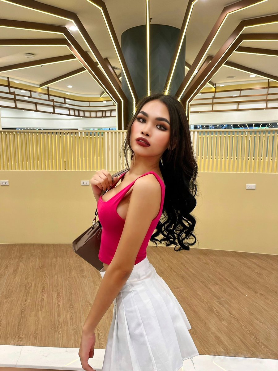 Daniella the English MILF 🇬🇧 on Twitter: "RT @missvendy: I'm pretty good with balls 😉"