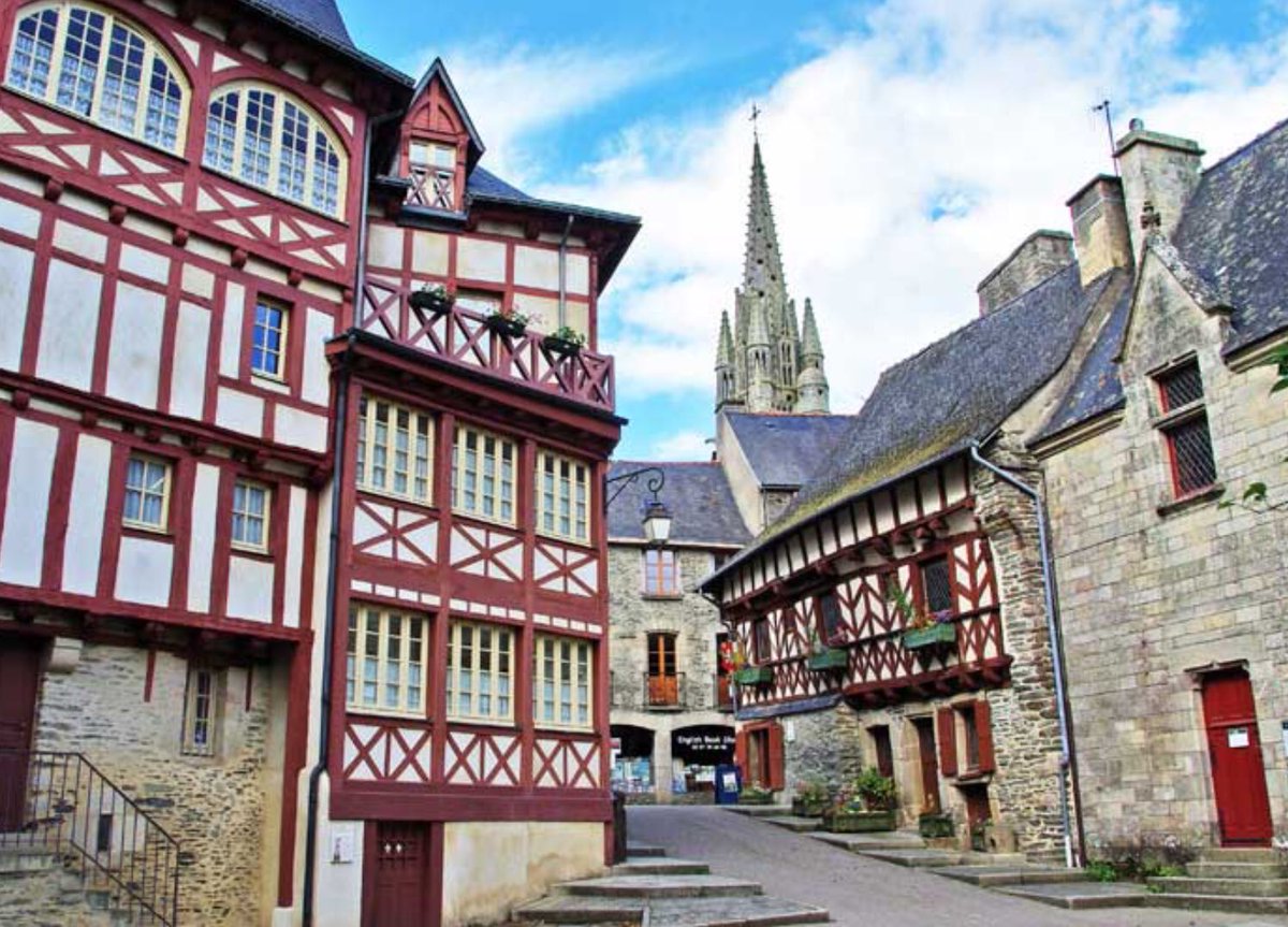 Venez survoler Josselin en hélicoptère le samedi 3 décembre 🚁
Réservations ici en MP ✍️🙏
<a href="/HHeliberte/">Héliberté Hélicoptères</a> <a href="/Ploermel_Com/">Ploërmel Communauté</a> <a href="/OTPloermel/">Tourisme Ploermel</a> @laploermelaise <a href="/PloermelFC/">Ploërmel FC</a> <a href="/LePloermelais/">Le Ploërmelais</a> <a href="/InfosPaysGallo/">Infos du Pays Gallo</a>