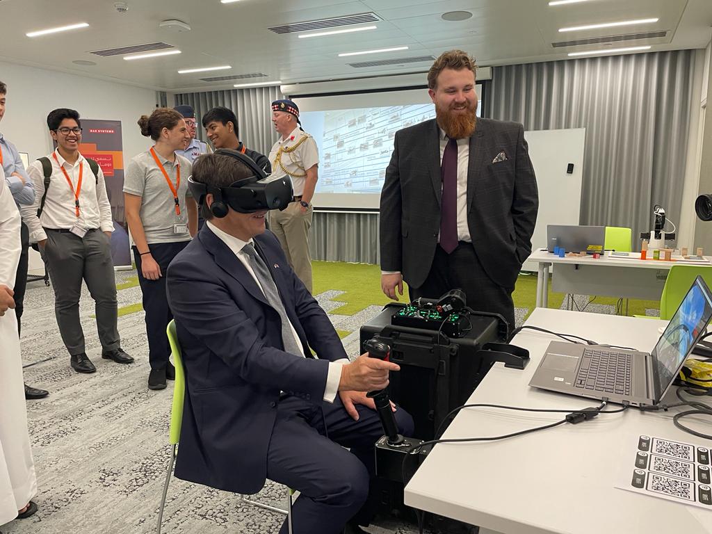HMA to the UAE <a href="/PMoodyFCDO/">Patrick Moody</a> experiencing our next generation training technologies during our STEM showcase at <a href="/HWUDubai/">Heriot-Watt Dubai</a> today. <a href="/ukinuae/">UK in UAE 🇬🇧🇦🇪</a>.