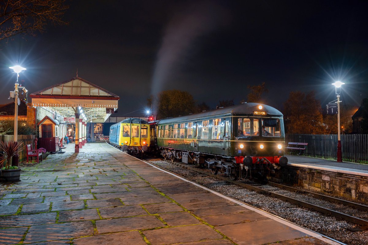 McateeTom's tweet image. Craven Class 105 hits the throttle at the East Lancs DMU gala. 12th Nov 2022. @elrdiesel 📸

🎅Calendar/Prints available 🏞🚂➡️😅 etsy.com/uk/shop/Railwa…

@RailwayCentral @eastlancsrly @RailwayMagazine #class105 #railwayphotography @ELRPSociety @LiamBarnesPhoto