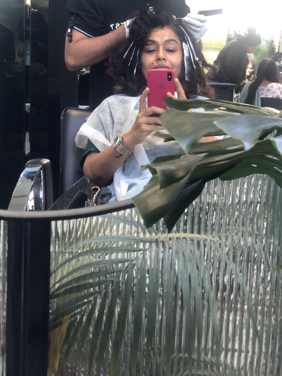 GulzarHaiZindgi's tweet image. Socha #baaldiwas mana le .. baaalon ko rangeen karke .. 😂😂.. kuch naadaniyan bhi zaroori hain .. 🤪🤪
#HappyChildrensDay