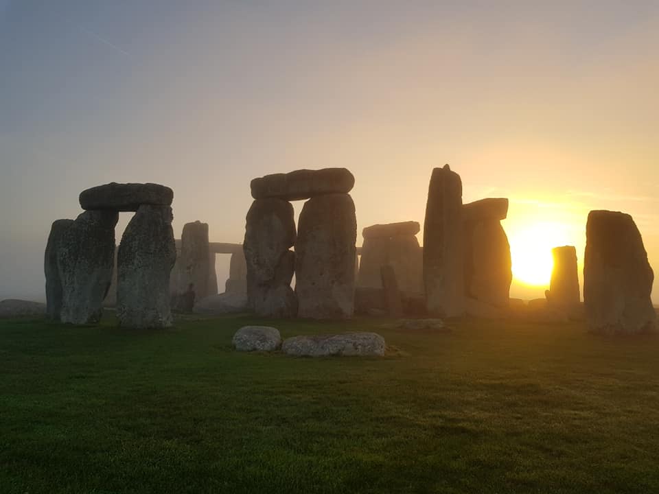 ST0NEHENGE's tweet photo. Sunrise at Stonehenge today (14th  November) was at 7.22am, sunset is at 4.29pm 🌥️ https://t.co/Urvd6nFCtg
