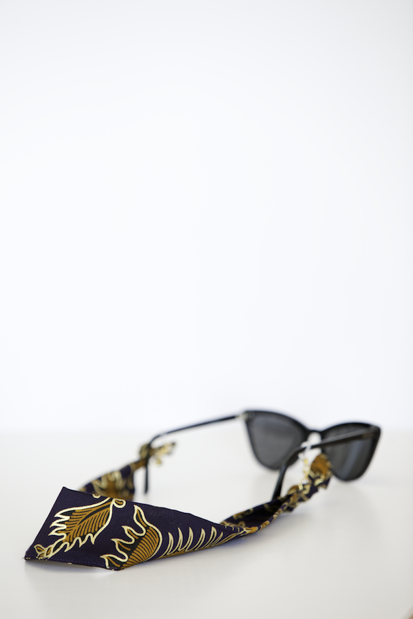 A pretty way to style your glasses and sunglasses.
Handcrafted in Bali in purple batik print 💜

#bali #handmadeinbali #handcrafted #cuelgagafas #sunglasseschains #batik #balinesbatik #indonesianbatik  #aestheticaccount #aestheticfashion