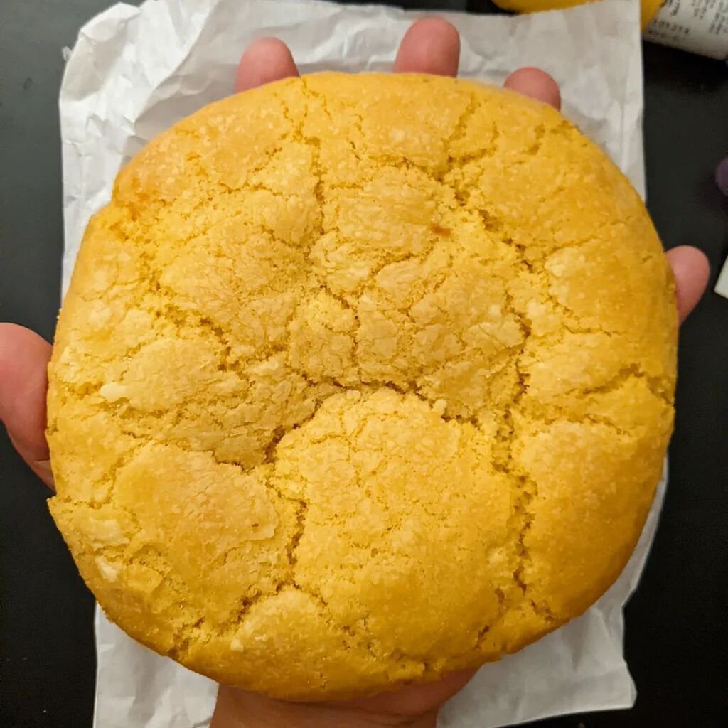 annaangela's tweet photo. It's a giant lemon cookie 🍋🍪 https://t.co/x2EQofOXdr https://t.co/NeogcL5nFq