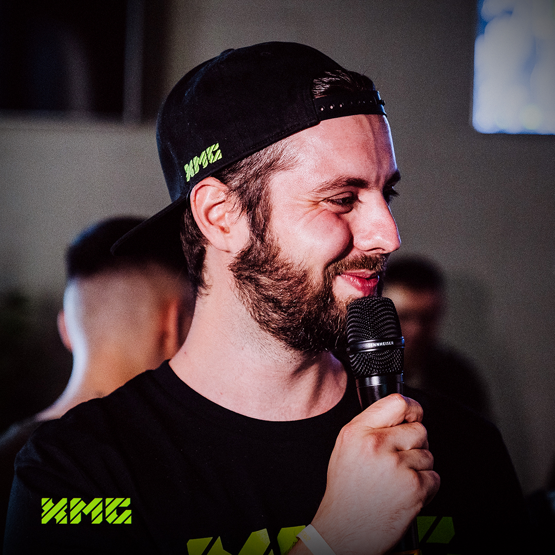 XMG_INT's tweet photo. When you try to face #Monday with a smile 😊 😡 

#XMG #XMGenablesEsports #Gaming #Esports #Valorant @cgnesportsgg @xperion_germany @projectvgg #ProjectQueens #FraggingForCharity #xperion #ProjectV #MondayMotivation #MotivationMonday #NewWeek @XMG_Teddy https://t.co/PeqEOtvLyp