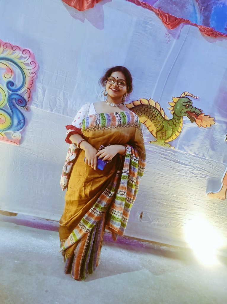 Calcuttaphile's tweet photo. Everything's still the same, but for the fact that now I wear specs and sorta-kinda look like a High school English teacher. XD https://t.co/Wa1CNGb6xj