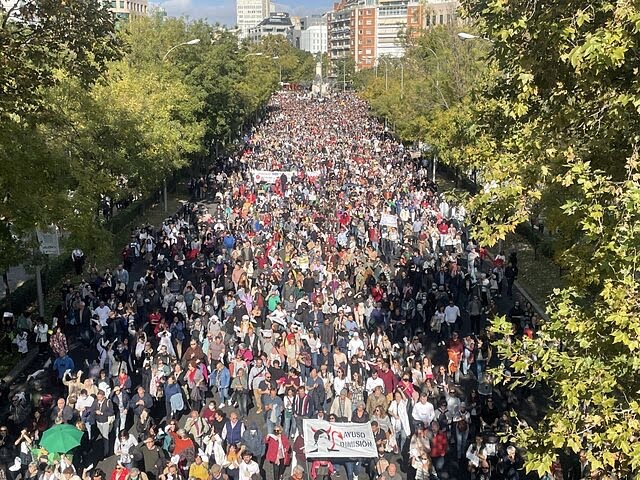 Reacciona_a's tweet photo. La #SanidadPublica no se vende. La #sanidad pública se defiende.
#LaCafeteraSanidadOBarbarie. https://t.co/NgZ64xeWRL