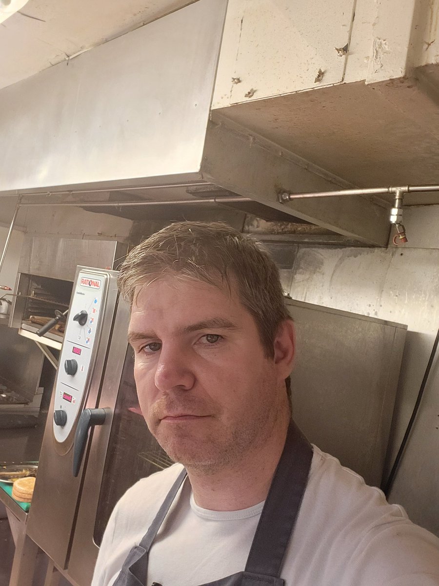 cdougan35's tweet image. What's going on here then? #breakfast #breakfastshift #earlymorning #loveit #Cooking #sausages