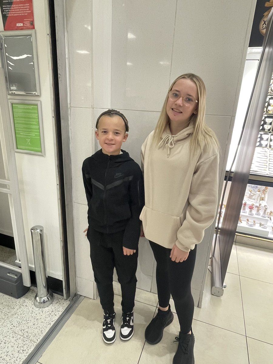 fernreaderX's tweet image. Yesterday Mia &amp;amp; Gary were selected to turn on the Christmas lights at the forge shopping centre 🎅🏼🎄@broadley_mr @Educ8ingInHeels