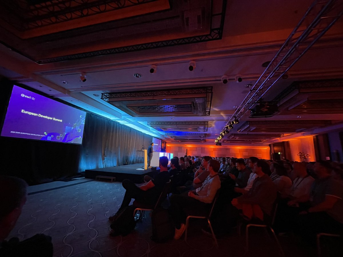 #EsriDevSummit in #Berlin #Geogeeks from all over #Europe meeting to #share #ideas #conterra