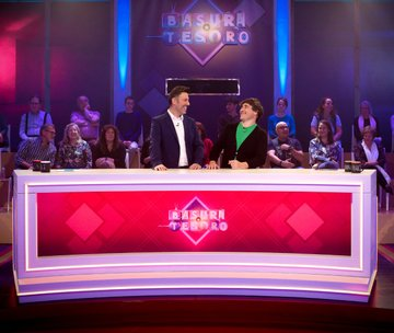 GECAtv's tweet photo. Sube en su 2ª entrega el concurso @BasuraoTesoro y firma 62.000 espectadores y un 14,8% de cuota en el prime time de @aragontv.

📺196.000 aragoneses contactaron al menos 1 minuto.

🧔‍♂️Mejora a un 18,8% en el target de 65+ años.

@InakiUrrutia https://t.co/e3NNQZ8zNC