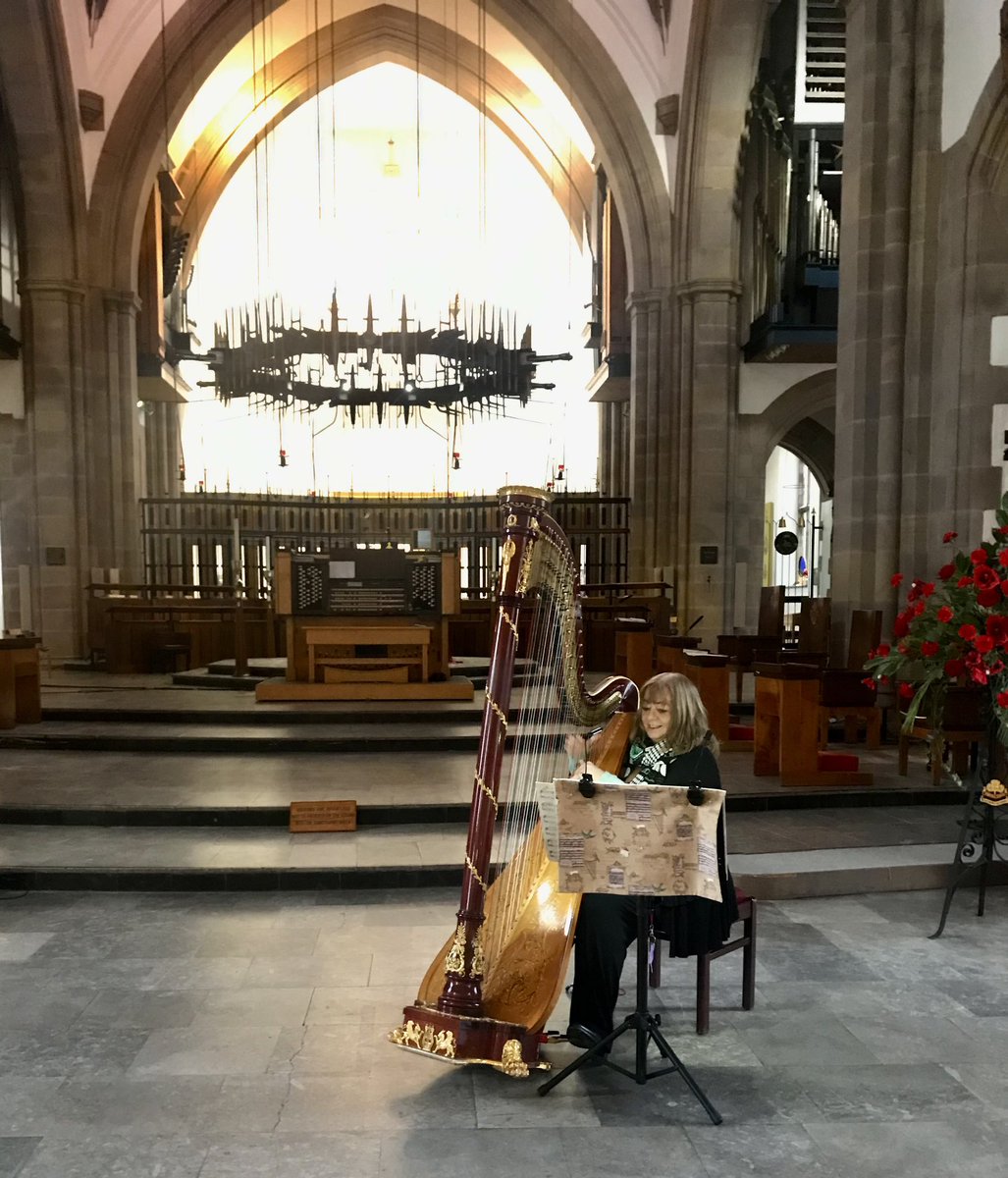 Thank you @BlackburnCChoir for welcoming me as Guest Soloist directed @JohnRobOrganist Loved introducing the #harp, and performing #chichesterpsalms Amazing music making in the wonderful @bbcathedral #harpandchoir #cathedralmusic #harpist #blackburn