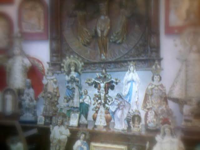 dnncats's tweet photo. one of my fave filipino aesthetics is the usage of religious/catholic imagery bc it can either be slightly offputing or unexpectedly camp https://t.co/FfjjrWeMCx