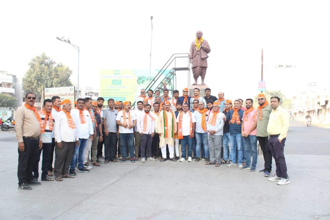 જામનગરની દક્ષિણ વિધાનસભા બેઠક - 79 માટે ભાજપના ઉમેદવાર તરીકે નામાંકન ફાઈલ કરતાં પહેલાં અને પક્ષના મધ્યસ્થ કાર્યાલયના ઉદ્ઘાટન પૂર્વે રણજિતનગરમાં લોકલાડીલા લોહપુરુષ સરદાર વલ્લભભાઈ પટેલની પ્રતિમાને પુષ્પાંજલિ અર્પણ કરી તેમના આશિષ પ્રાપ્ત કરી ધન્યતા અનુભવી.