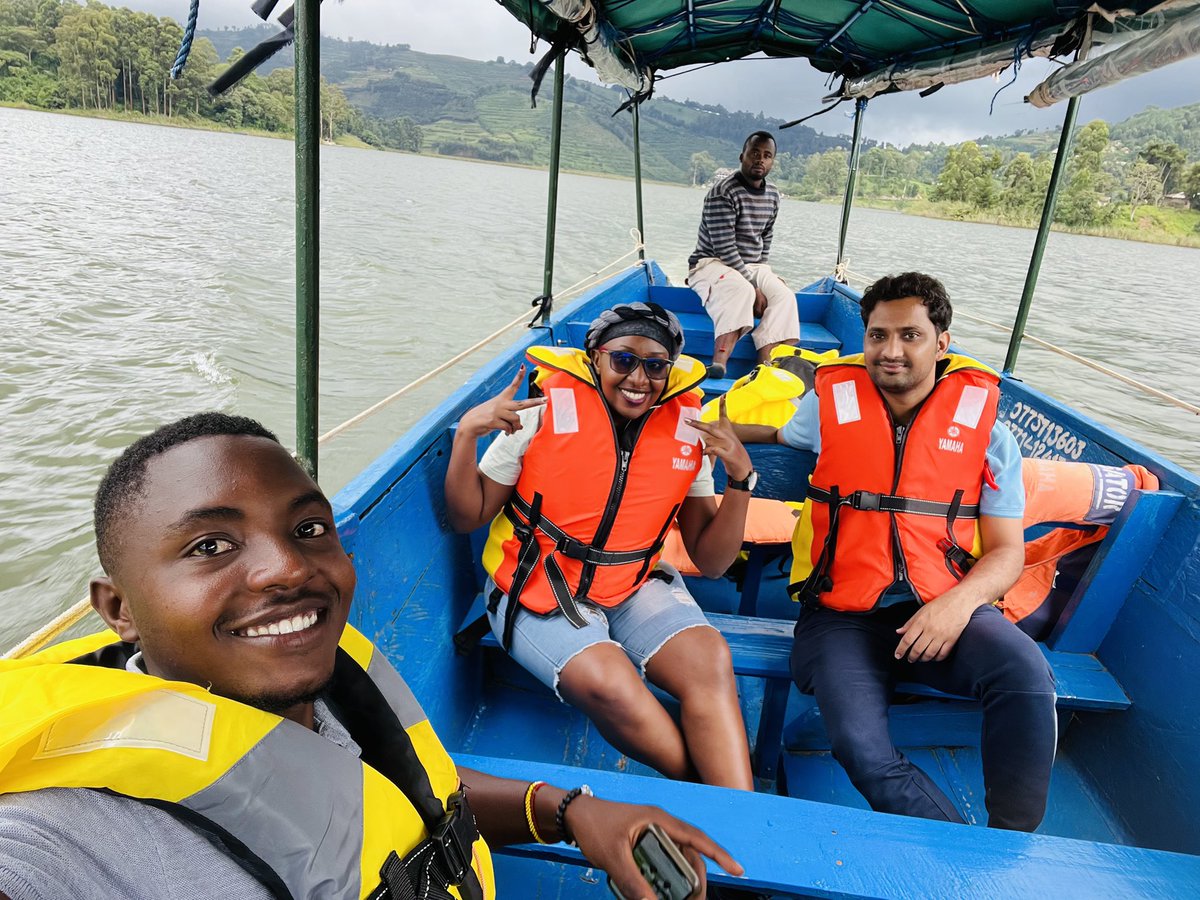 Twindicklee1's tweet photo. And my favorite clients 🙏🙏thanks for choosing me as your guide 🙏🙏@misstourismUga @LillyAjarova @KigeziMiss https://t.co/BtTLyRlUFL