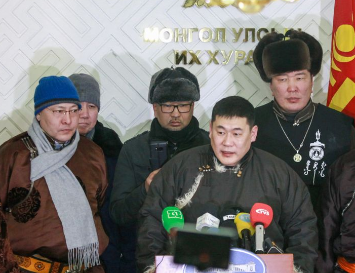 Энэ зургийг харахаар л Монголыг Заяа нь хаяцан юм шиг мэдрэмж төрөх юм.