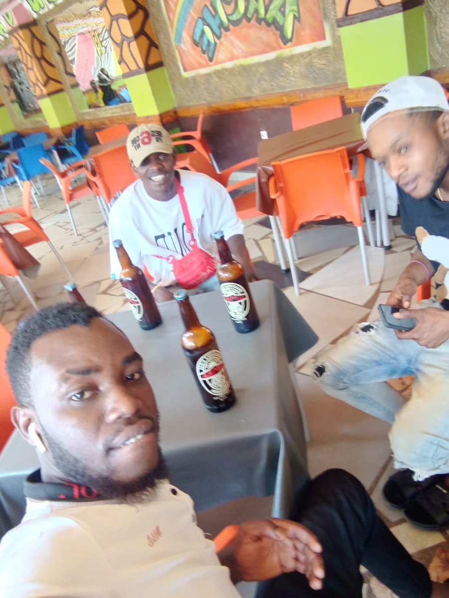 misheck_chibwe's tweet photo. bon lundi à tous et a tou les Congolais https://t.co/w21ssz53rj