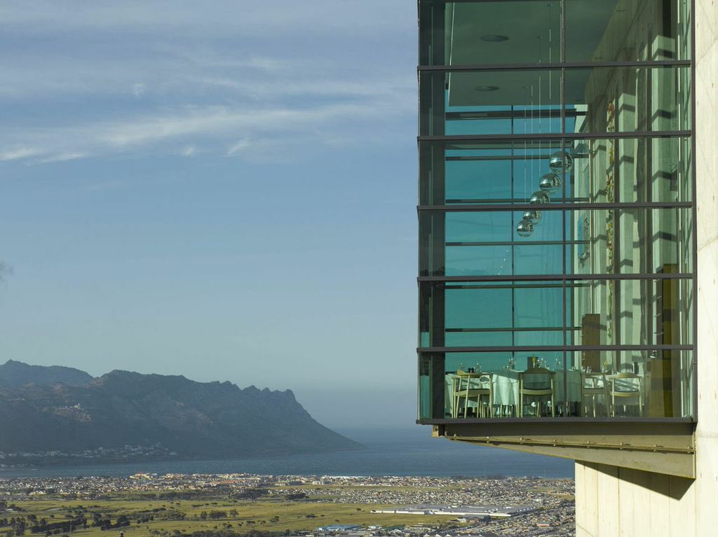 Planning that special trip to #CapeTown over the next 6 months? A word to the wise: Book your hotels, vineyard visits (if you want an in-depth experience as opposed to just a tasting) and special restaurants ASAP! It’s looking like 2022/23 will be a busy one. #visitSouthAfrica