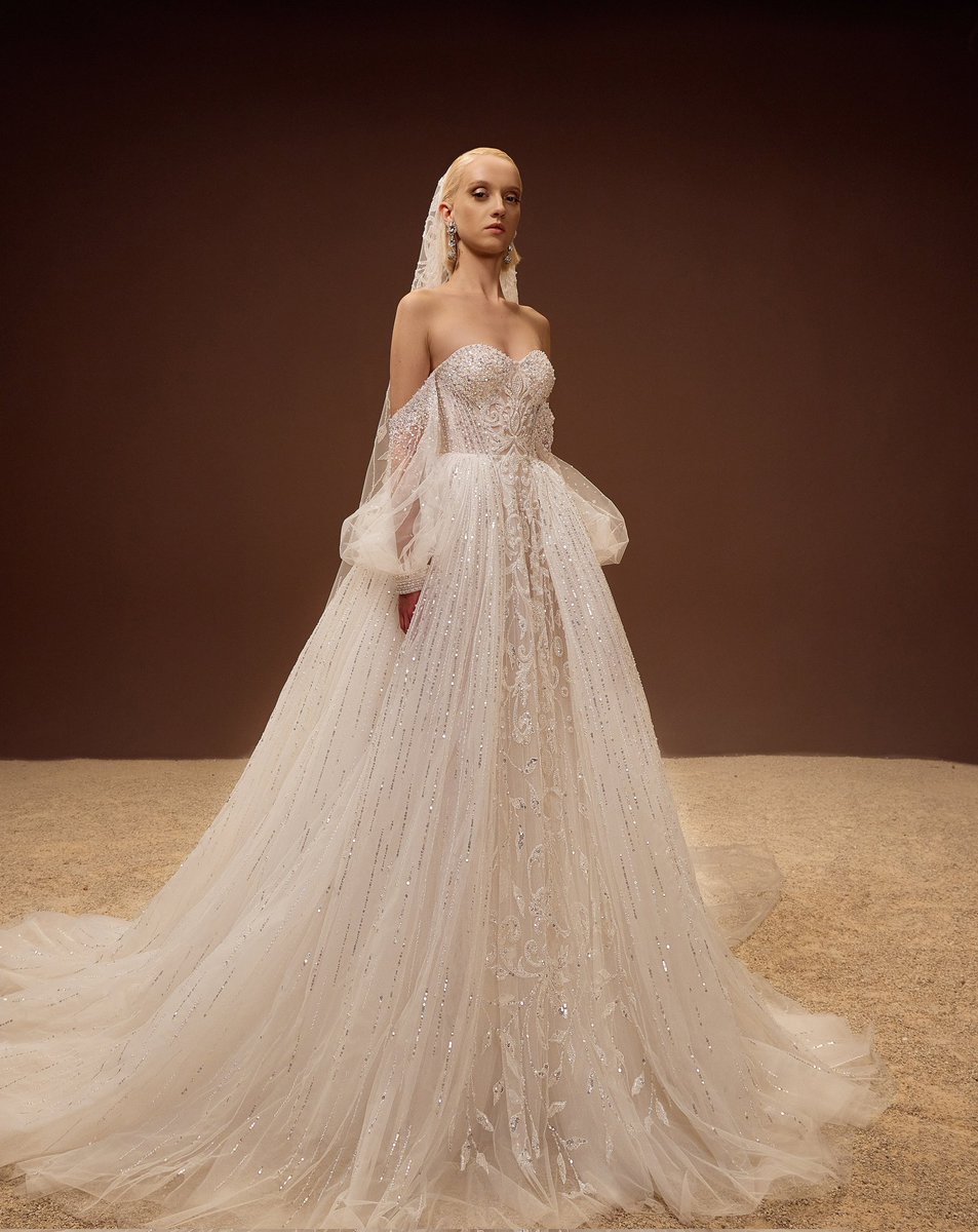 GeorgesHobeika's tweet photo. This wedding dress embodies fashion poetry as it intricately details linear and floral embroidery.
#GHBride https://t.co/zLURSfCQ6c