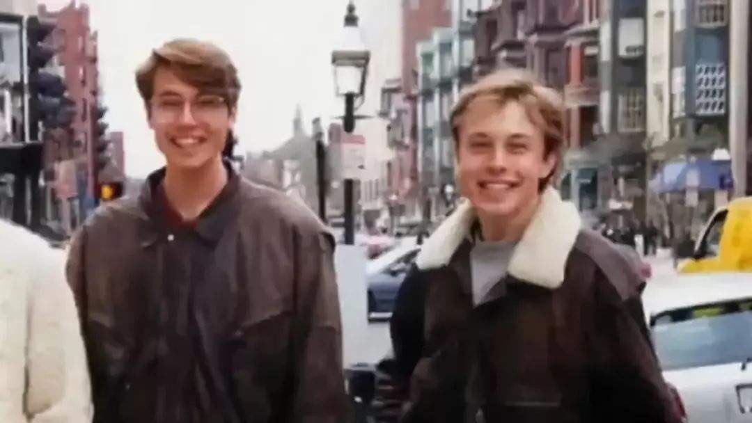 PPathole's tweet photo. “When my brother and I were starting our first company ... we rented a small office and we slept on the couch. We showered at the YMCA and we were so hard up that we had just one computer, so the website was up during the day and I was coding at night” — @elonmusk https://t.co/qzKfIQajjE