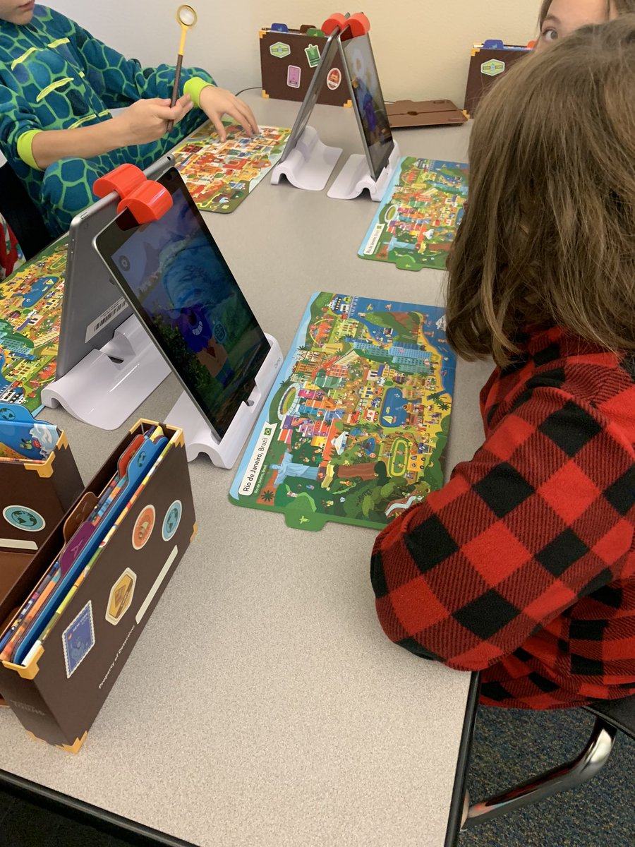 A little Makerspace fun on this gloomy Monday morning🙂