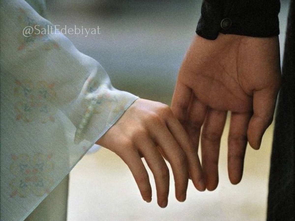 Sevmek için sebep aramadım hiç.
Sesi yetti kalbime…

Ahmed Arif