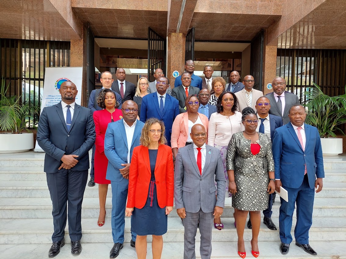 pais_rosario's tweet photo. Cet audit sous la composante de l’Assistante Technique du Programme d’Appui aux Réformes et au Renforcement des Capacités Institutionnelles de la CEEAC #PARCIC est entièrement financé par #UE à plus de 24 millions d’Euros. https://t.co/vZNXBRUd2N
