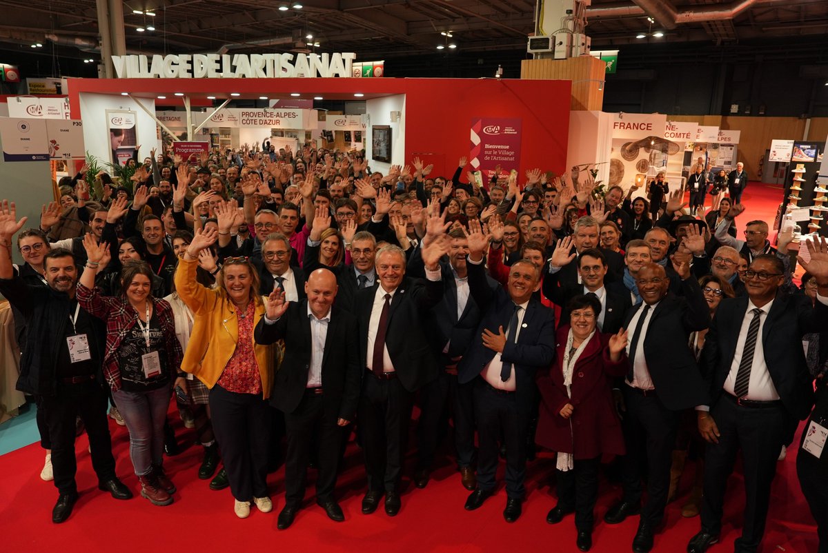 CMAFrance_'s tweet photo. #MIFExpo2022 Une édition réussie avec et grâce à l’ensemble des 110 artisans du 𝑽𝒊𝒍𝒍𝒂𝒈𝒆 𝒅𝒆 𝒍’𝒂𝒓𝒕𝒊𝒔𝒂𝒏𝒂𝒕  ➡️ une première pour le réseau des #CMA, partenaire officiel du salon @MIF_Expo 🇫🇷. Rendez-vous en 2023 pour une nouvelle édition ! #Artisansdenosregions https://t.co/8tkyWevjc8