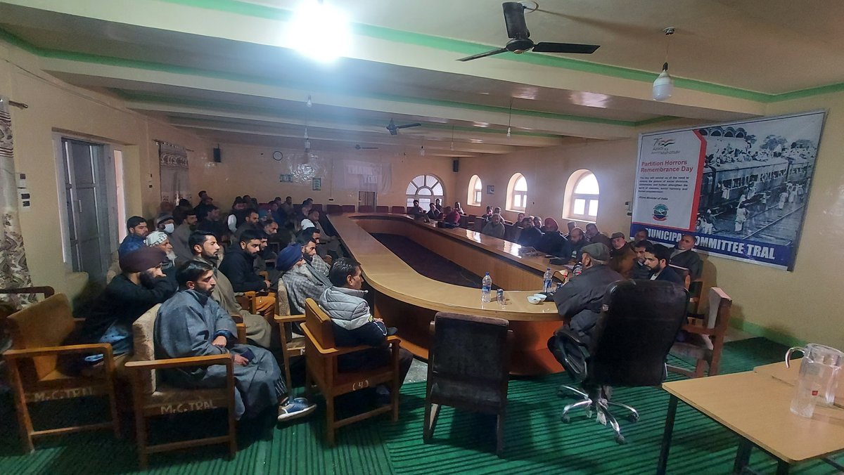ARCS_Tral's tweet photo. Inaugral event cum Awareness function organised at Town Hall, Tral. Worthy ADC,Tral Mr S A Raina sir participated as Chief Guest. Registration certificates to Newly formed Coop's were distributed by the Chief guest. https://t.co/FoyhvAL77S