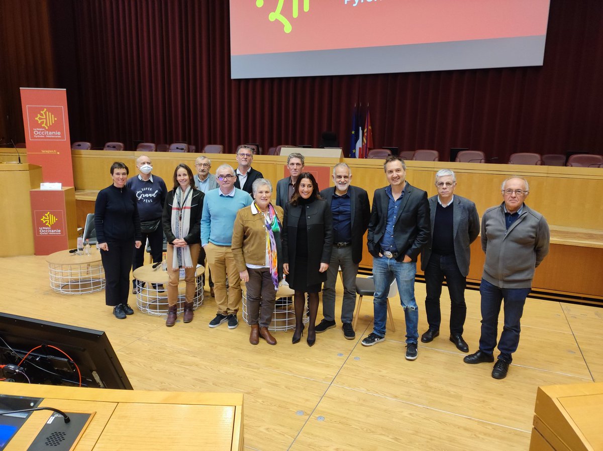 💬 " Le modèle associatif est une véritable vision d'avenir pour notre société car il place l'humain et la planète au coeur de ses enjeux".
👉 Fière de réunir ce matin notre comité régional de la vie associative et faire le point sur nos diverses instances de concertation.