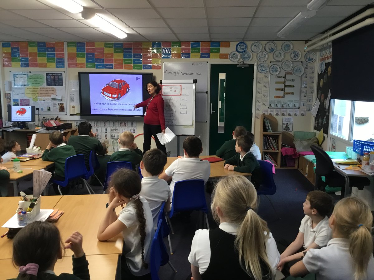 BaderPrimary's tweet photo. Year 4 are reading a story in French with Miss Wood 🇫🇷 #BaderFrench #RRS #article30 https://t.co/ruTq5zKLvE