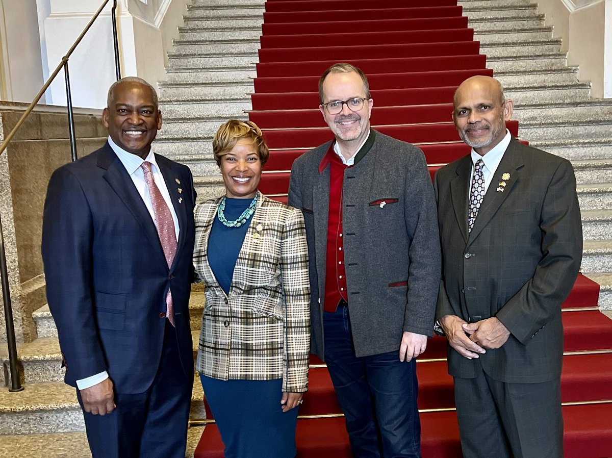 Congrats to my fellow Democrats from #Georgia on their re-election to the Senate: @sonya4ga, <a href="/emanueldjones/">Emanuel Jones</a> and <a href="/Rahmanforga/">Senator Sheikh Rahman</a>.

Thank you for your visit to the <a href="/Landtag_Bayern/">Bayerischer Landtag</a> and good luck for your work!
🇬🇧🇺🇸