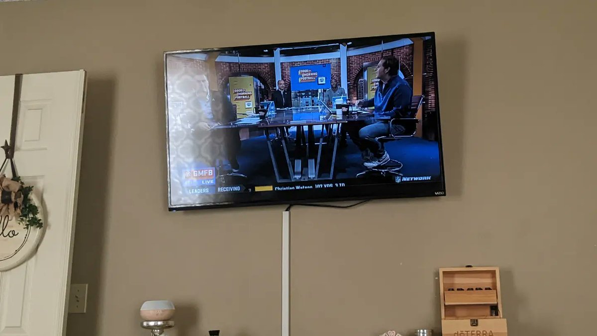 DrPepperDaphne's tweet photo. Today is #onedayhh
I woke up around 8:15 and I'm enjoying a little #gmfb @gmfb and starting my day with @doterra #metapwr
#drpepperdaphne #simplify #sharingiscaring #lifehacks #simplyliving #blogger #slowmotion #monday https://t.co/MYEz5hQesR