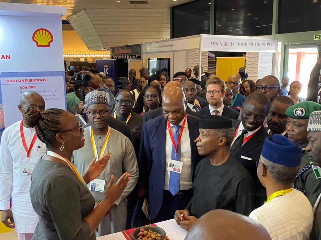 #NES28 VIP visit.

SNEPCo MD Elohor Aiboni receiving the 🇳🇬 Vice President <a href="/ProfOsinbajo/">Prof. Yemi Osinbajo</a>, the outgoing #NESG Chairman, Mr Asue Ighodalo, with Shell Country Chair Osagie Okunbor, CEO Nigeria LNG Dr. Philip Mshelbila and the GM Business Relations Bashir Bello at the #ShellBooth.