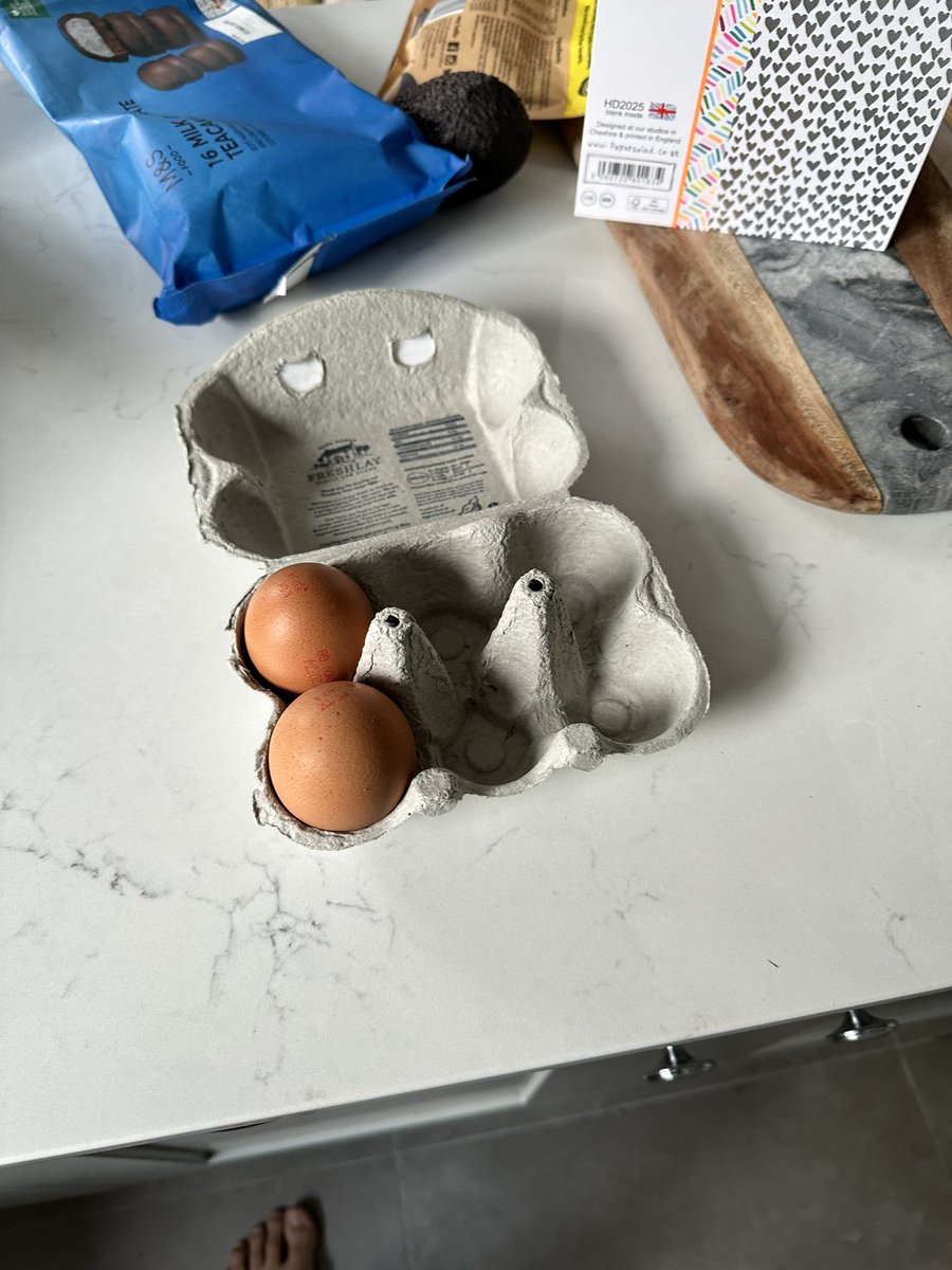 ddubs87's tweet photo. I’ve heard of a Baker’s Dozen, but not an @Ocado half dozen! Would be great to get the rest of the order! #cheersthen #daylightrobbery #shrinkflation https://t.co/mvluu773em
