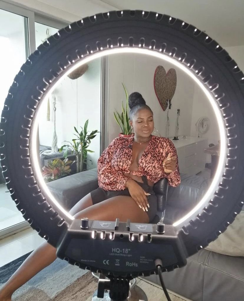 En este capítulo Shirly nos cuenta quién es para ella <a href="/katypuloy/">Katy puloy</a> y qué representa este personaje en su vida. Escucha la historia de una mujer visionaria, decidida a salir adelante, pero sin Olvidar sus raíces.
Disponible en YouTube
youtu.be/pPCD-faZ_ZU