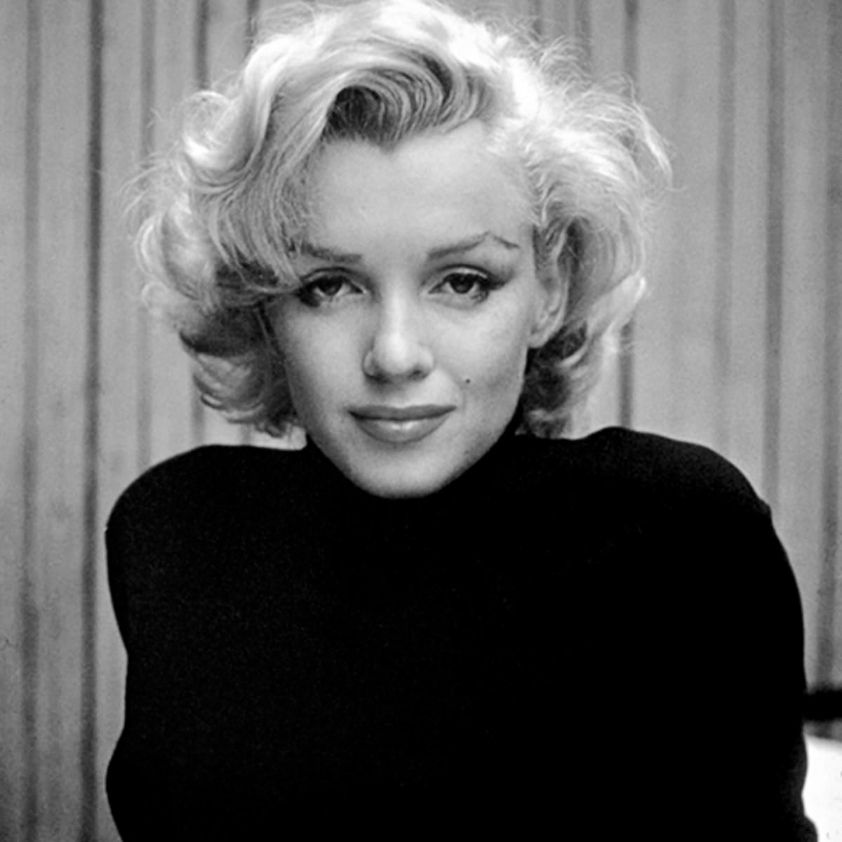 WeQuoteWeekly's tweet image. “Things fall apart, so that better things can fall together.” - Marilyn Monroe