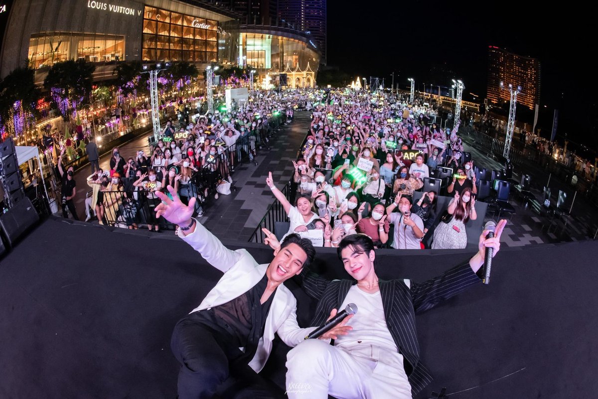 ApoNattawinofc's tweet photo. Mile Apo X Giffarine HYA ภาพบรรยากาศงานเปิดตัวพรีเซ็นเตอร์คนใหม่ของ Giffarine HYA

@Nnattawin1 
#Nnattawin #apocolleagues 
#MileApoXGiffarineHya 

🙏🏻 FB : Kreeda Photographer รูปสวยมาก >< มาชมกันค่ะ
>> https://t.co/LGxFt5aJBN https://t.co/JnCk165yzw