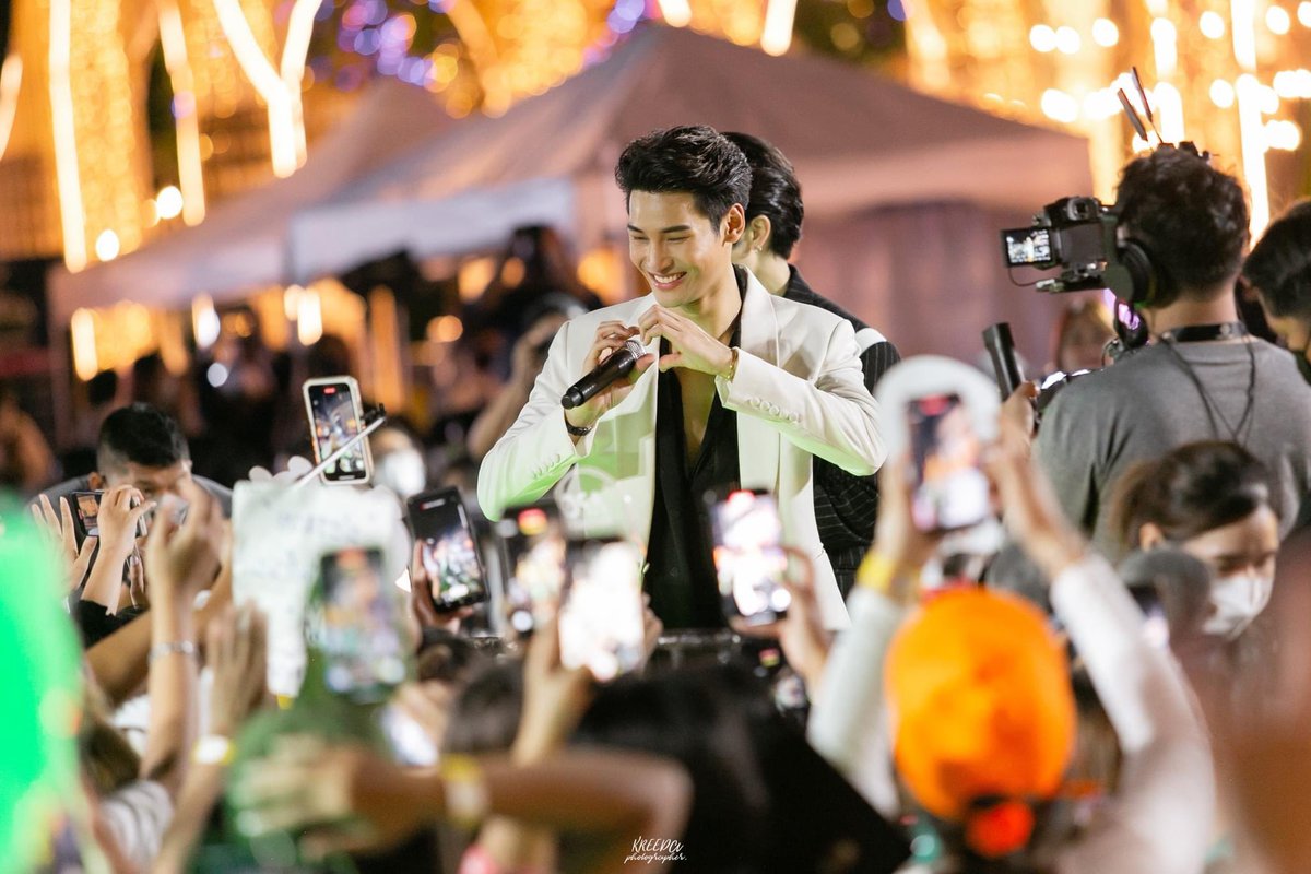 ApoNattawinofc's tweet photo. Mile Apo X Giffarine HYA ภาพบรรยากาศงานเปิดตัวพรีเซ็นเตอร์คนใหม่ของ Giffarine HYA

@Nnattawin1 
#Nnattawin #apocolleagues 
#MileApoXGiffarineHya 

🙏🏻 FB : Kreeda Photographer รูปสวยมาก >< มาชมกันค่ะ
>> https://t.co/LGxFt5aJBN https://t.co/JnCk165yzw