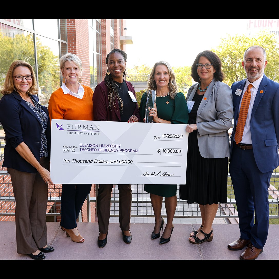 ClemsonCofEd's tweet photo. The COE teacher residency program wins the #WhatWorksSC Award for Excellence from the @rileyinstitute! Follow the link to see a video documenting the teacher residency journey and photos from the event!
https://t.co/4D7HiLGdah
@ClemsonUniv @OurClemson @ClemsonAlumni @ClemsonPrez https://t.co/7G7svqBfKe