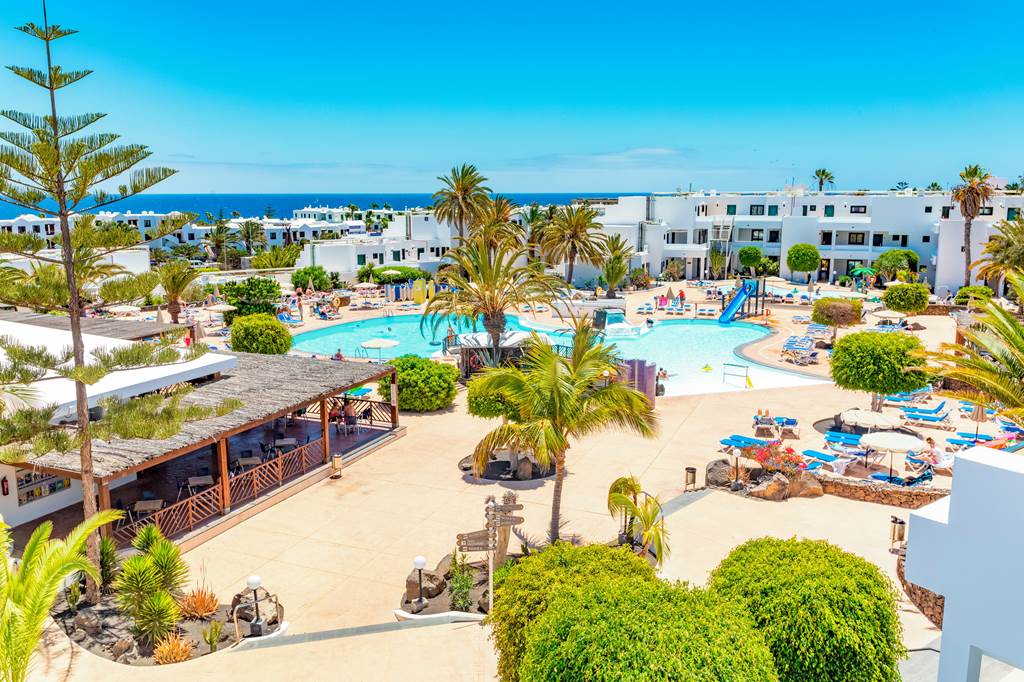 🌞Book some winter sun after a busy Christmas🌞
🛫Departs 3rd January for 7 nights staying at the 3*+ Bluebay Lanzarote, Costa Teguise
☀Laid out like a classic Canarian village, Bluebay Lanzarote consists of low-rise, w - bit.ly/3TEW3Q6