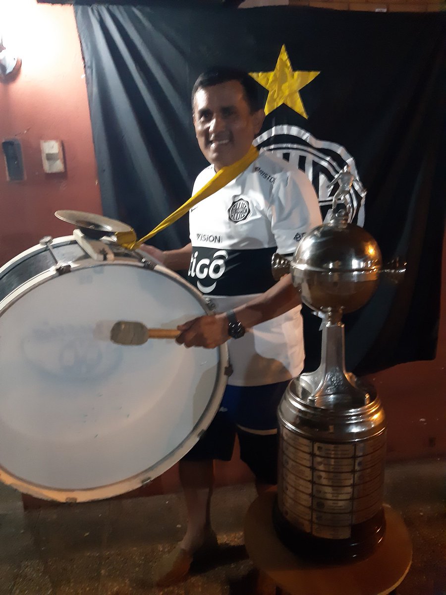 f71b28804a474dc's tweet photo. Grande mi OLIMPIA querido pero quiero la remera de la V azulada por la garra que pusieron y lograron la permanencia. https://t.co/8GTEOH8vlb