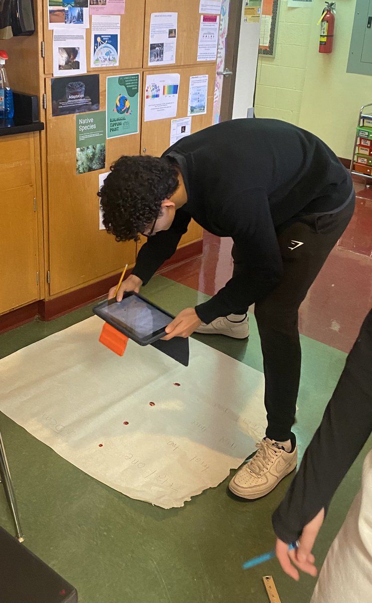 antkow_ahs's tweet image. Blood Stain Pattern Analysis in action- Day 1 #takeforensicscience Today, what happens to blood spatter when it falls from different heights? What happens when multiple drops fall on top of each other?