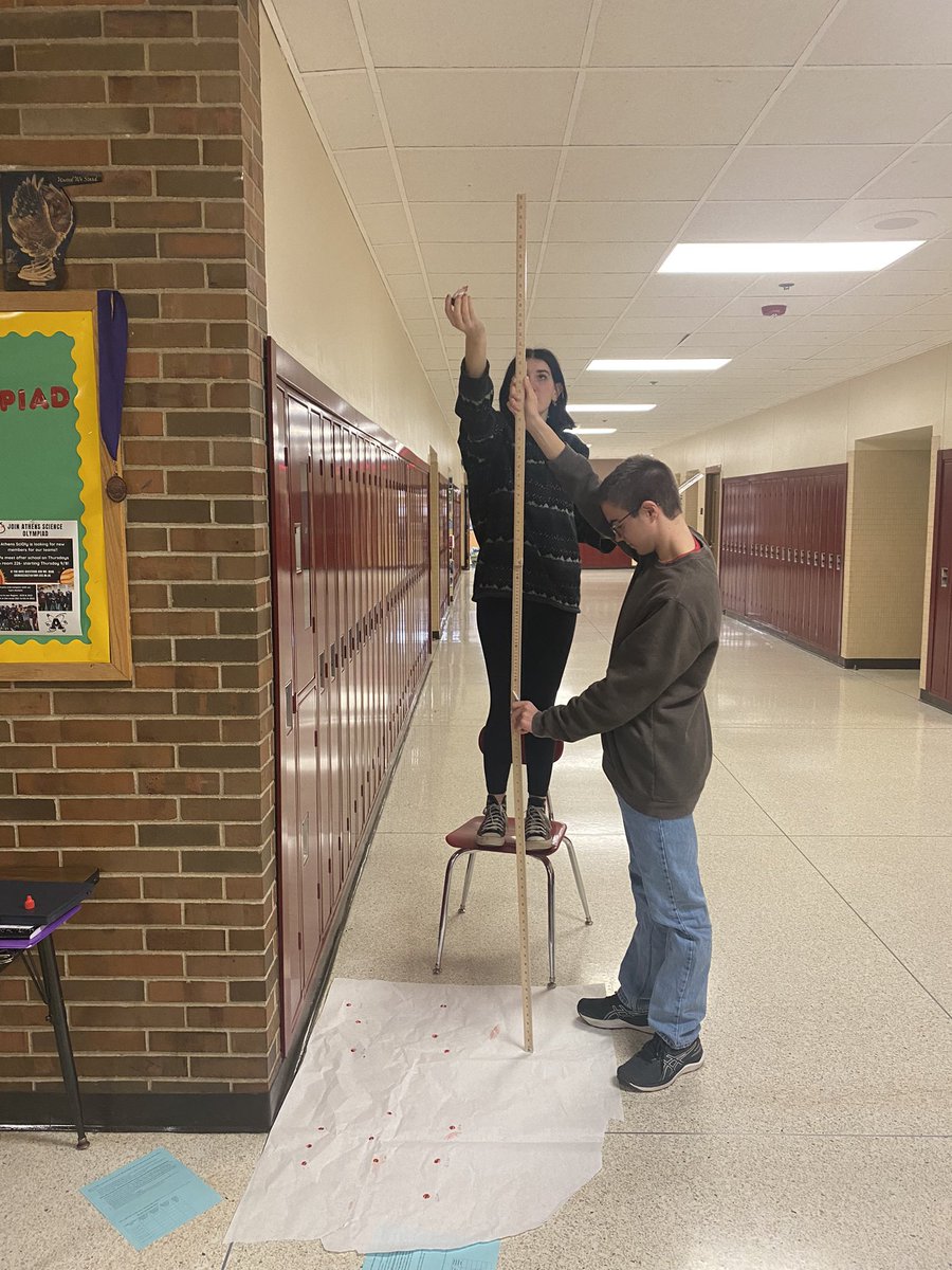 antkow_ahs's tweet image. Blood Stain Pattern Analysis in action- Day 1 #takeforensicscience Today, what happens to blood spatter when it falls from different heights? What happens when multiple drops fall on top of each other?