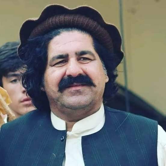 karwanwazir0's tweet photo. تمام مظلوم قوم کو علی وزیر کی ضمانت مبارک۔
پہ خیر راشے زیگرہ۔

د لر و بر افغان ستر افتخار علی وزیره 
درځار علی وزیره 
وهې د ازادې نارې پهٔ جار علی وزیره 
درځار علی وزیره https://t.co/egkjk49OYw