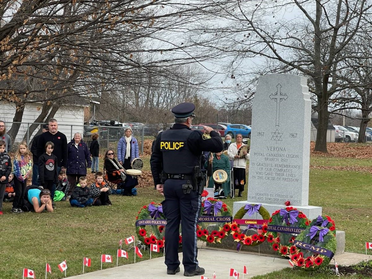 OPP_ER's tweet image. #FrontenacOPP attended the Remembrance Day Ceremony in Verona on Friday to honour the many people who have served our country. #remembranceday2022