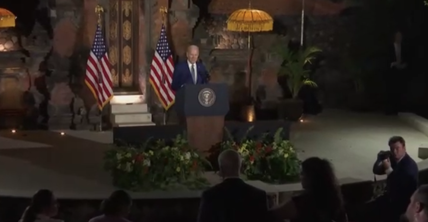newsguyusa's tweet photo. There'll be questions from only four reporters but he won't take 10 questions from each, cautions @POTUS. https://t.co/y8eoxSKfJY